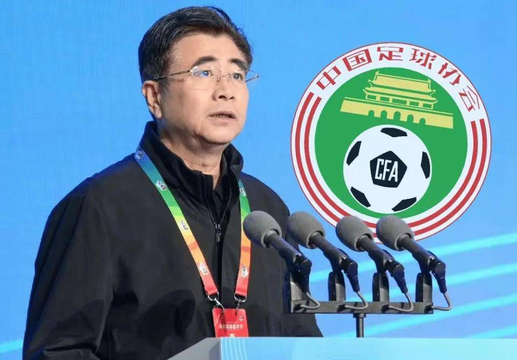 被迪恩-亨德森挡出底线。